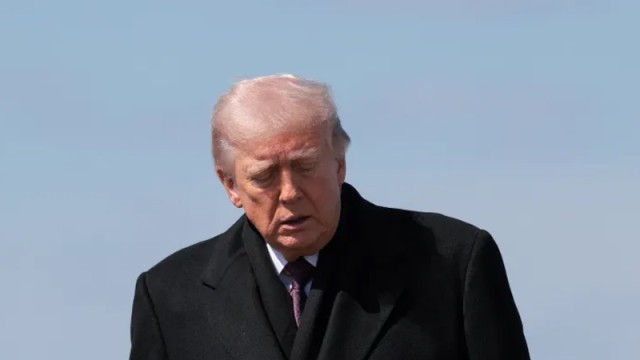 ইরানের বিদ্যুৎকেন্দ্রগুলোতে সামরিক হামলা ৫ দিনের জন্য স্থগিত করেছেন ট্রাম্প