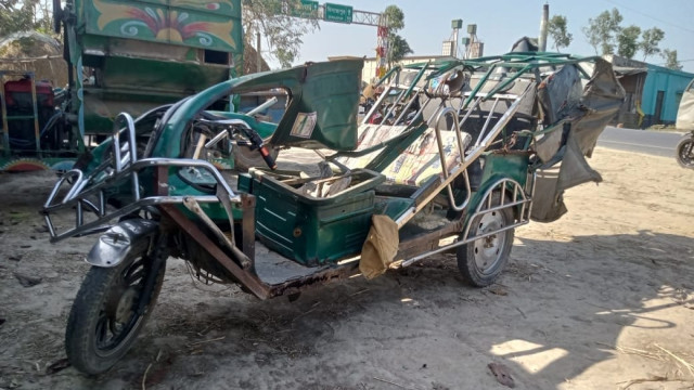 কার্ভাডভ্যান ও ইজিবাইক মুখোমুখি সংঘর্ষ, দশম শ্রেণির শিক্ষার্থীসহ নিহত-২