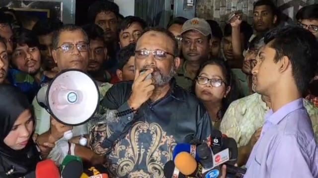 ঢাবির উপাচার্য অধ্যাপক ড. নিয়াজ আহমেদ খান