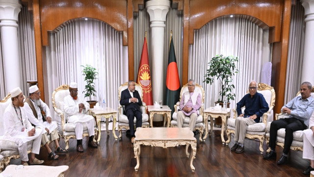 বিশেষ আদেশে সনদ বাস্তবায়নের দাবী