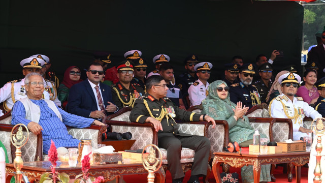 বিজয় দিবসে সশস্ত্র বাহিনীর অনুষ্ঠানে উপস্থিত প্রধান উপদেষ্টা