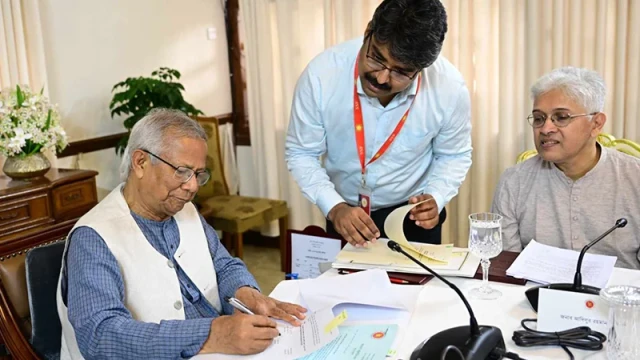 সন্ত্রাসবিরোধী অধ্যাদেশ অনুমোদন। ছবি: প্রধান উপদেষ্টার ফেসবুক