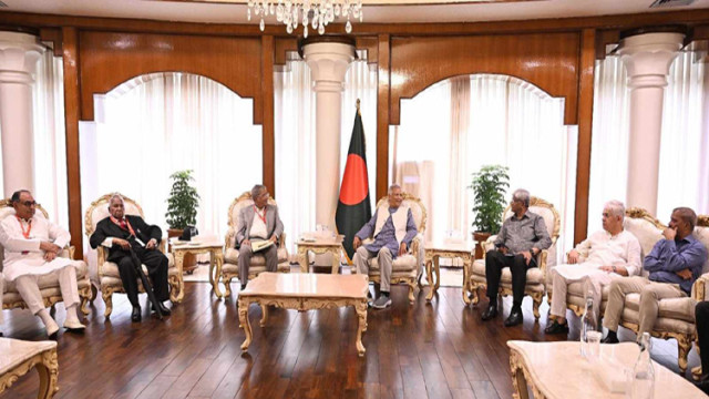 প্রধান উপদেষ্টা অধ্যাপক মুহাম্মদ ইউনূসের সঙ্গে বৈঠক করে বিএনপির ৮ সদস্যের প্রতিনিধিদল