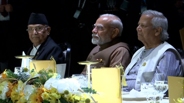 বিমসটেকের নৈশভোজে ড. ইউনূসের পাশে নরেন্দ্র মোদি
