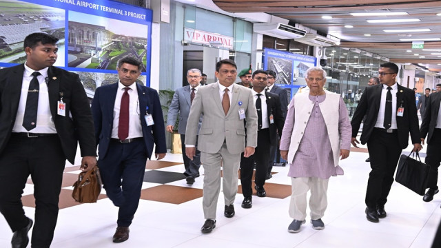 কাতারের উদ্দেশে রওনা দিয়েছেন প্রধান উপদেষ্টা