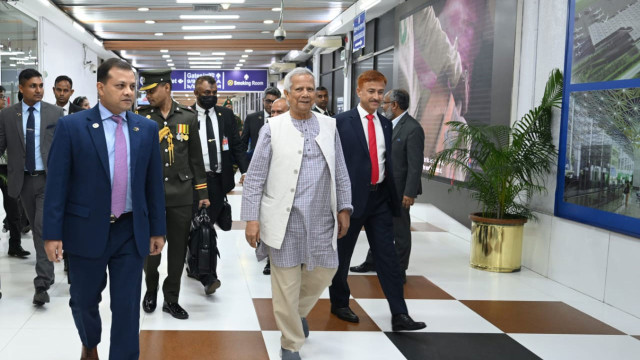 দেশে ফিরেছেন প্রধান উপদেষ্টা